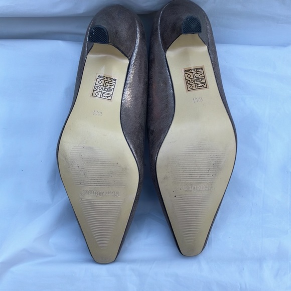 EUC Sz 10M 3” Pierre Dumas pewter heels - Picture 3 of 7